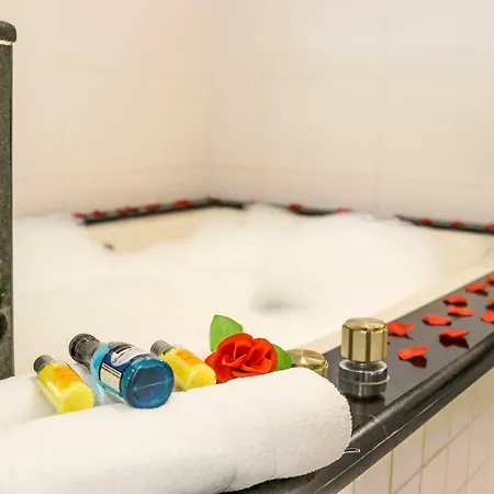 Motel Shampoo (Adults Only)-3